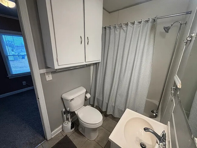 1626 Florence Ln in Davenport, IA - Foto de edificio - Building Photo