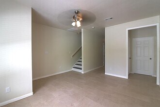6805 Larkstone St-Unit -B in Houston, TX - Building Photo - Building Photo