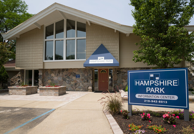 Hampshire Park in Hobart, IN - Foto de edificio - Building Photo