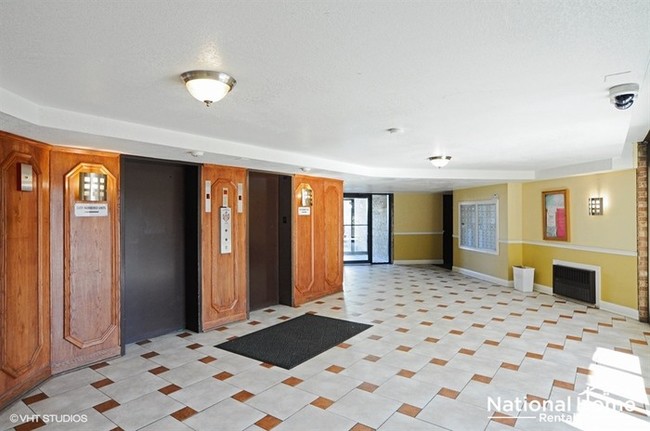 5348 N Cumberland Ave-Unit -222 in Chicago, IL - Building Photo - Building Photo