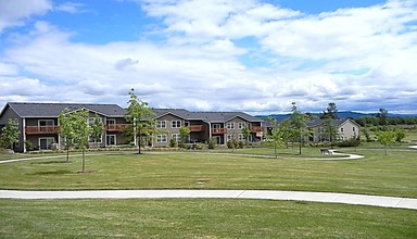 Valley Pointe Apartments in McMinnville, OR - Building Photo - Building Photo