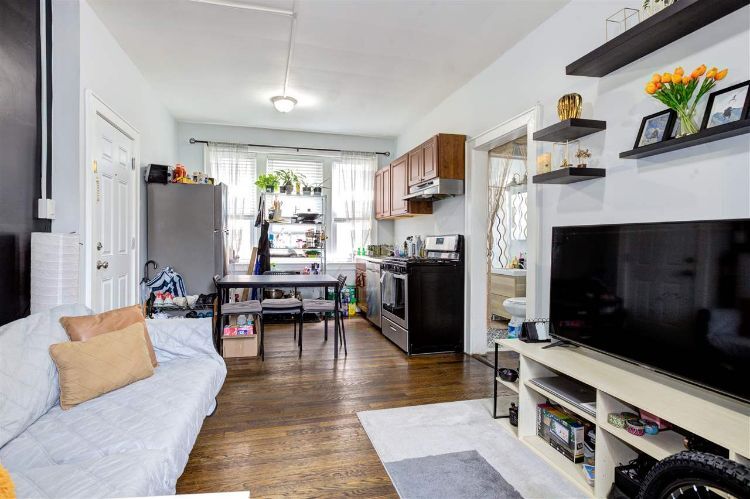 5 Lienau Pl-Unit -1R in Jersey City, NJ - Foto de edificio