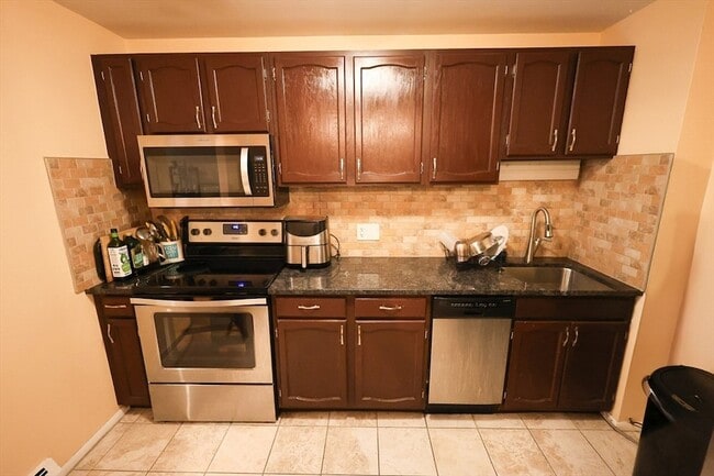 10 Linda Ln, Unit 4-2 in Boston, MA - Building Photo - Building Photo