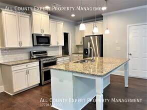 6512 Crosscreek Ln in Flowery Branch, GA - Building Photo - Building Photo