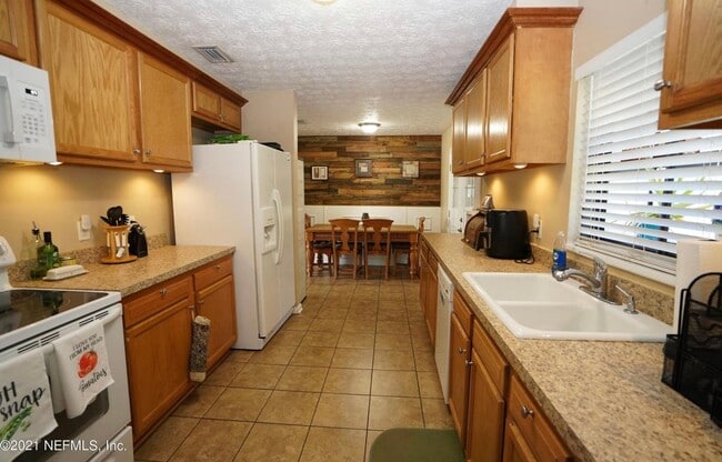 8229 Frost St N in Jacksonville, FL - Building Photo - Building Photo