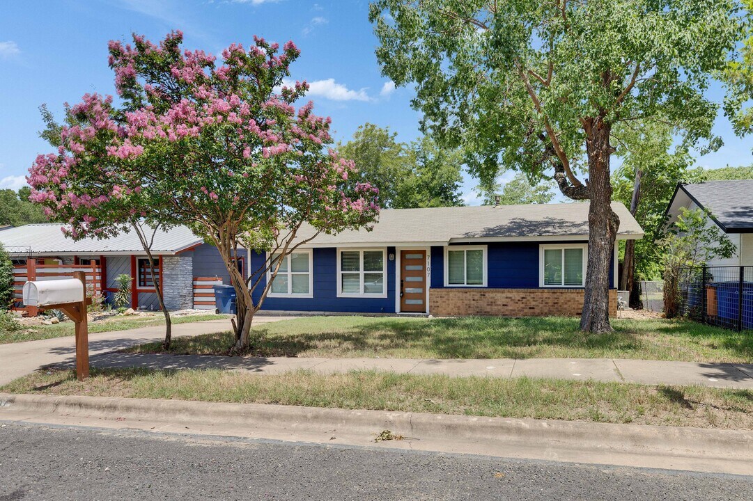 7107 Cherry Meadow Dr in Austin, TX - Building Photo