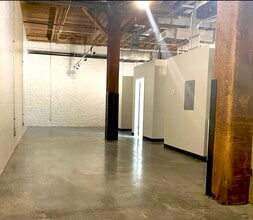 585 S Upper St, Unit 100 in Lexington, KY - Foto de edificio - Building Photo