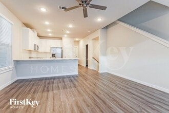 18427 Idyllic Aly in Shenandoah, TX - Foto de edificio - Building Photo