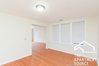 4811 W Warwick Ave in Chicago, IL - Foto de edificio - Building Photo