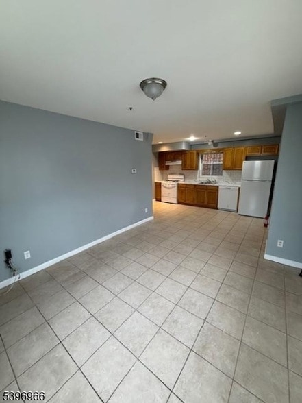 356 Hawthorne Ave in Newark, NJ - Foto de edificio - Building Photo