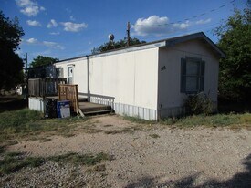 916 Iroquois Dr in Burnet, TX - Building Photo