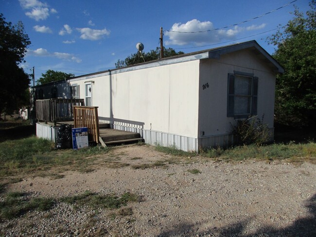 property at 916 Iroquois Dr