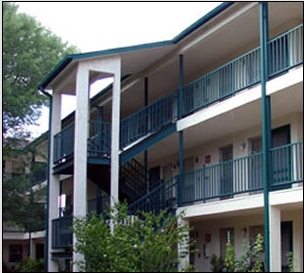 Sunshine Plaza in San Antonio, TX - Building Photo