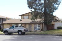 163 W Cascade Dr in Rialto, CA - Foto de edificio - Building Photo