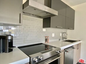 999 N Doheny Dr in West Hollywood, CA - Building Photo - Building Photo