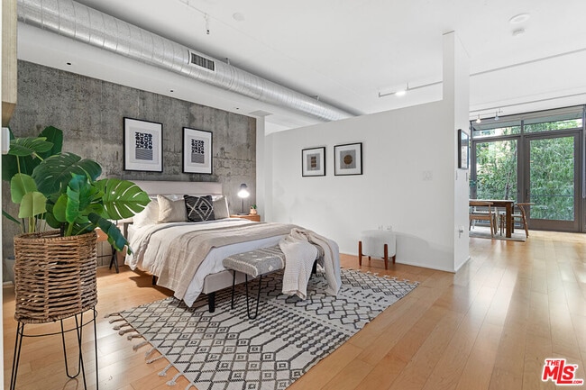 property at 1100 S Hope St
