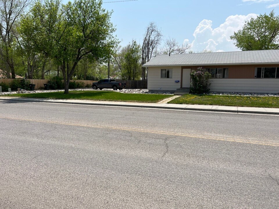 203 E Pershing Ave in Riverton, WY - Building Photo