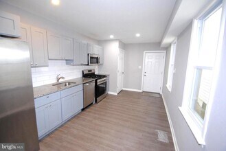 229 E Broad St in Burlington, NJ - Building Photo - Building Photo
