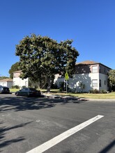 Dunbarton Manor in Los Angeles, CA - Building Photo - Building Photo