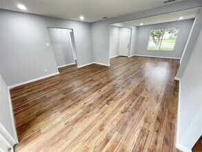 8116 Greenspan Ave in Dallas, TX - Building Photo - Building Photo