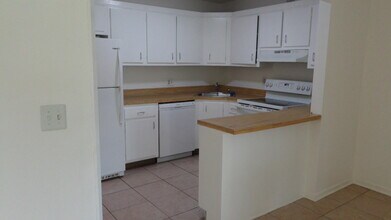 5883 La Paseos Dr in Greenacres, FL - Building Photo - Building Photo