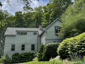 68 Hopkins Rd in Warren, CT - Building Photo