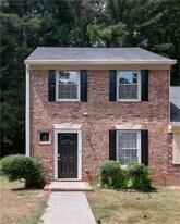 7169 Williamsburg Dr in Riverdale, GA - Building Photo