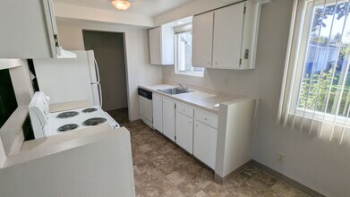 342-344-344 Annette Ct NE in Salem, OR - Building Photo - Building Photo
