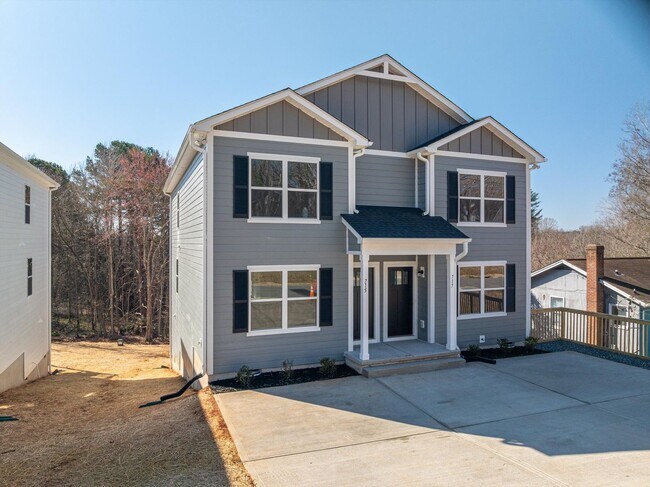 717 7th Ave SW in Hickory, NC - Building Photo - Building Photo