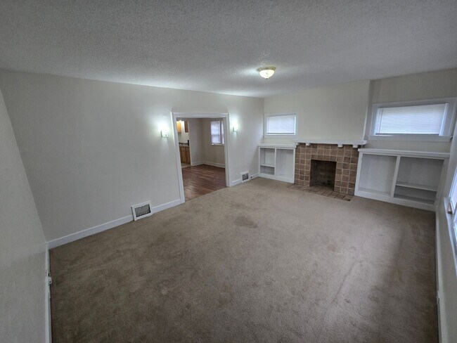 3302 Parkwood Ave in Toledo, OH - Building Photo - Building Photo