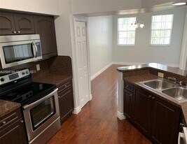 3175 NE 184th St in Aventura, FL - Building Photo
