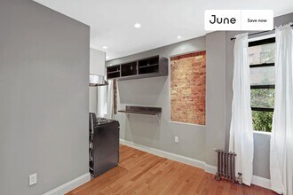 20 Avenue A Ave, Unit 2H in New York, NY - Foto de edificio - Building Photo