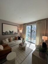 1158 NW 5th St, Unit A2 in Miami, FL - Foto de edificio - Building Photo