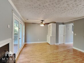 3588 Kennesaw Station Dr in Kennesaw, GA - Foto de edificio - Building Photo