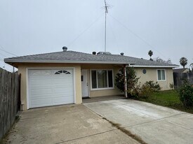 6425 Thomas Dr in North Highlands, CA - Building Photo