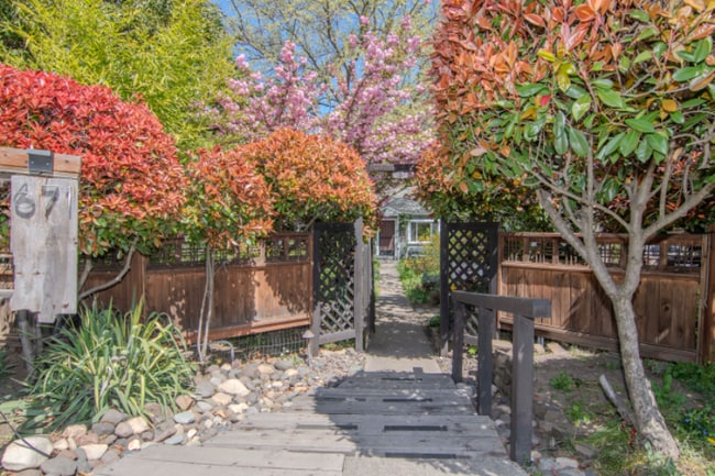 671 Siskiyou Blvd in Ashland, OR - Building Photo - Building Photo