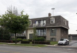 277 The West Mall in Toronto, ON - Building Photo
