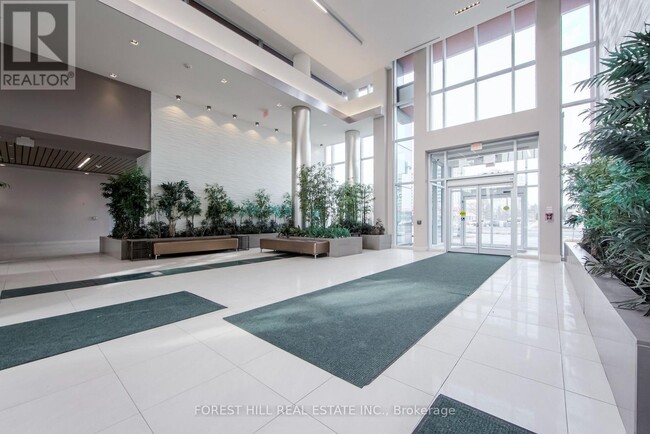 9600-19600 Yonge St in Richmond Hill, ON - Building Photo - Building Photo