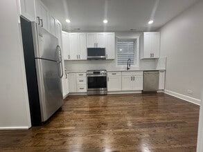 2714 W Julia Ct, Unit Unit 1 in Chicago, IL - Building Photo - Building Photo