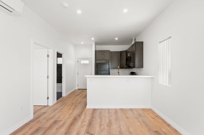 727 S Street Louis St-Unit -729 1/2 New Unit in Los Angeles, CA - Building Photo - Building Photo