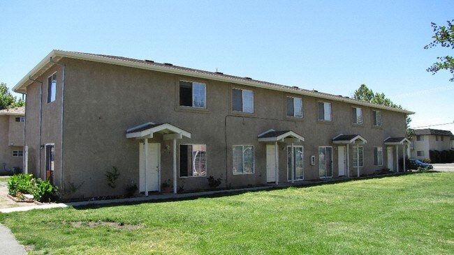 1040 N Denair Ave in Turlock, CA - Building Photo - Building Photo