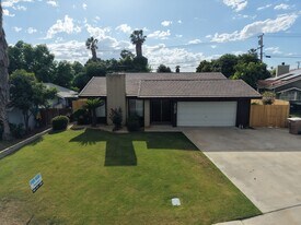 3012 Catalina Dr in Bakersfield, CA - Building Photo
