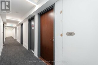 120 Varna Dr in Toronto, ON - Building Photo - Building Photo