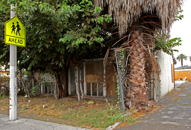 12516 Long Beach Blvd in Lynwood, CA - Foto de edificio - Building Photo