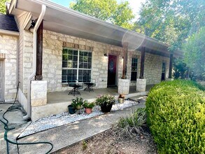 104 Bermuda Dr in Manchaca, TX - Building Photo - Building Photo