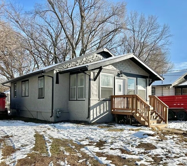 property at 1363 E 15th St