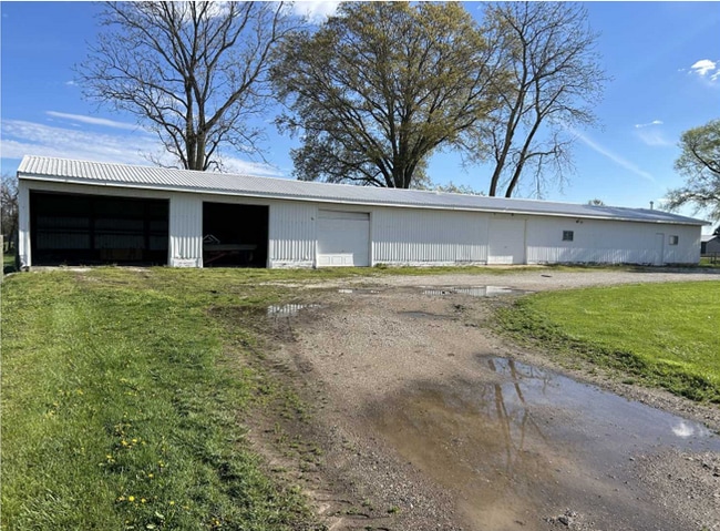 9125 N Princeville Jubilee Rd in Brimfield, IL - Foto de edificio - Building Photo