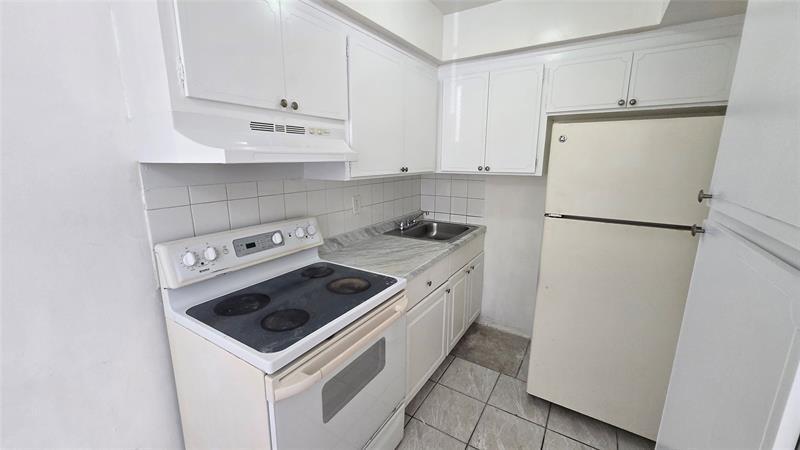 2501 Pierce St in Hollywood, FL - Building Photo