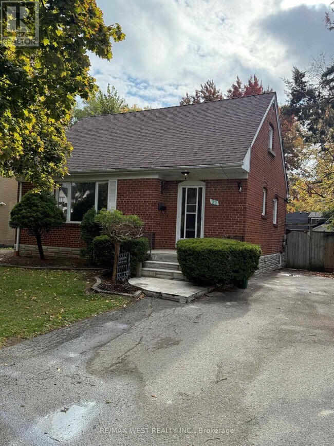 property at 21 Woodward Ave