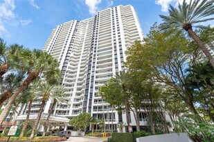 21205 Yacht Club Dr in Aventura, FL - Building Photo